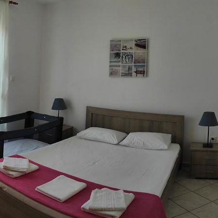 Roses Rt Apartments Skioni I Nea Skioni Exterior foto
