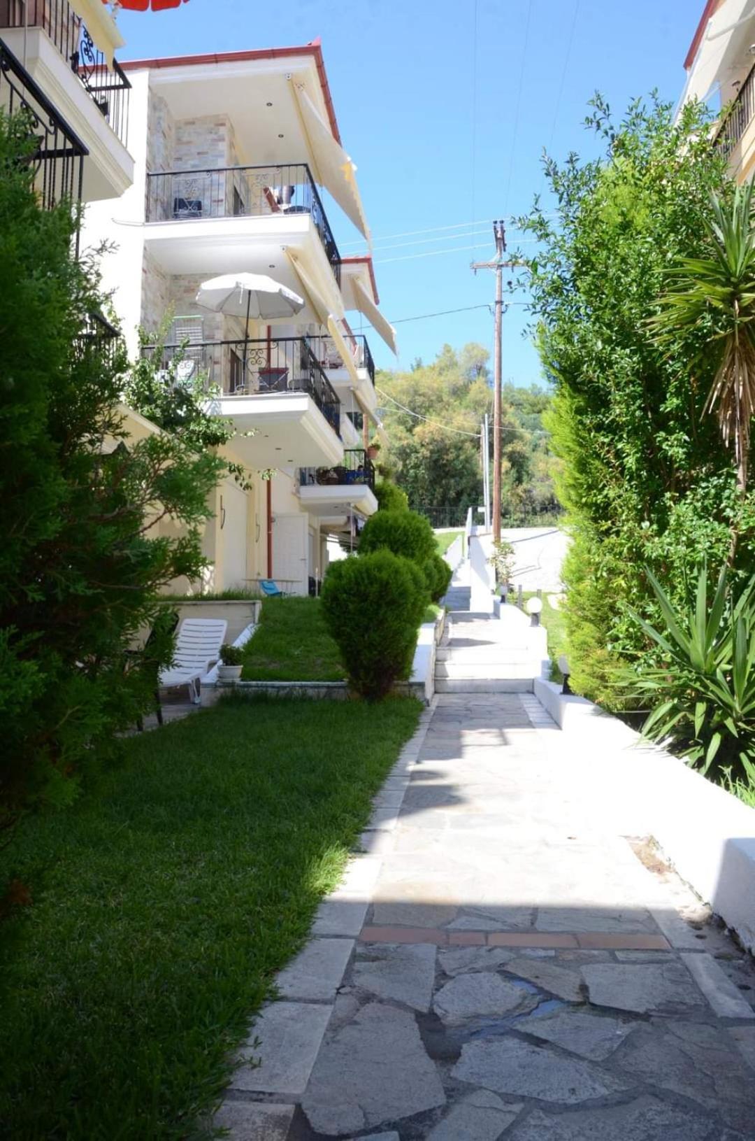 Roses Rt Apartments Skioni I Nea Skioni Exterior foto